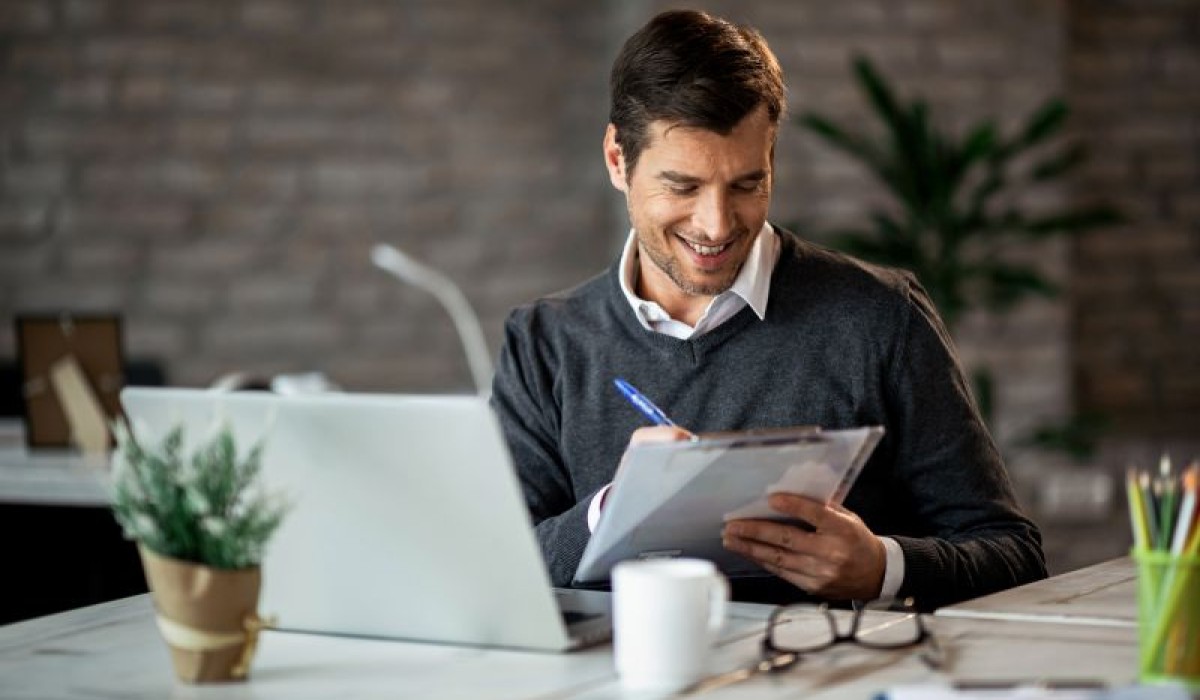 Ambiente de juros altos sufoca empresas médias e empurra indústria para modelos alternativos de crédito